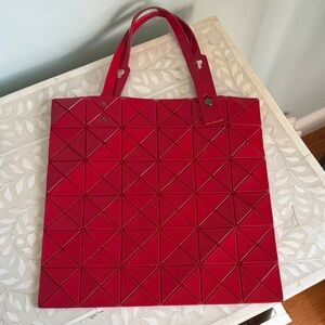 BAO BAO ISSEY MIYAKE
LUCENT LOVE